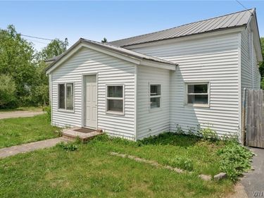 1422 Eagle Street , Freedom, NY 14065