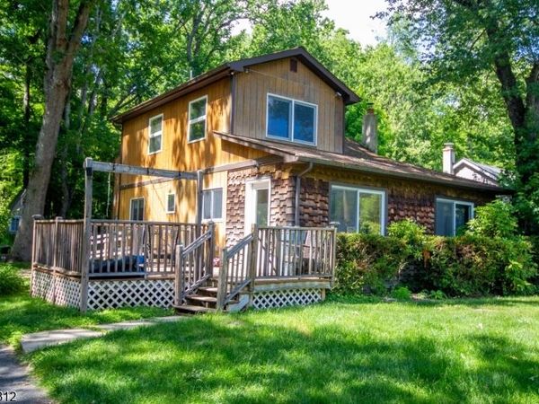 209 Fairview Ave, Hampton, NJ 07860