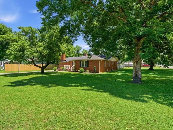1819 Hamilton Ave , South Pittsburg, TN 37380