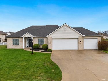 4611 Dupont Oaks Place, Fort Wayne, IN 46845