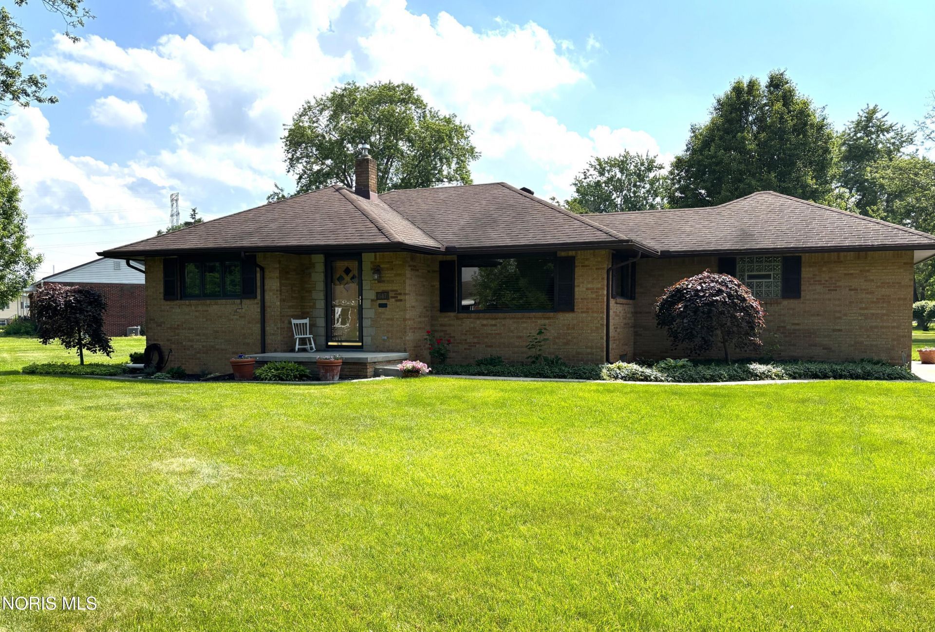 647 Valley Drive, Rossford, OH 43460 Main Photo