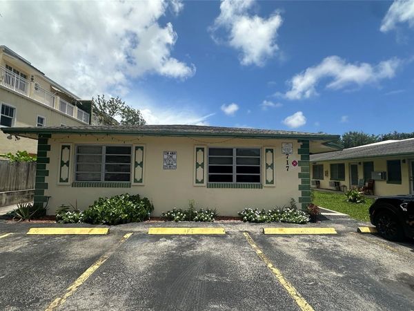 717 SE 16th Street, Unit 3, Fort Lauderdale, FL 33316
