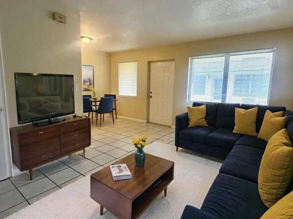 717 SE 16th Street, Unit 3, Fort Lauderdale, FL 33316