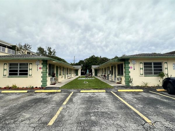 717 SE 16th Street, Unit 2, Fort Lauderdale, FL 33316