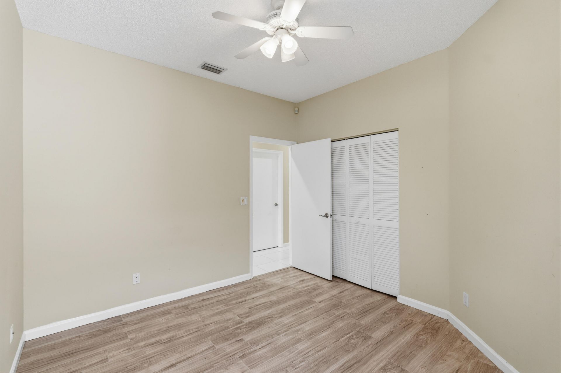 1500 Lacosta Drive W, Pembroke Pines, FL 33027 Photo