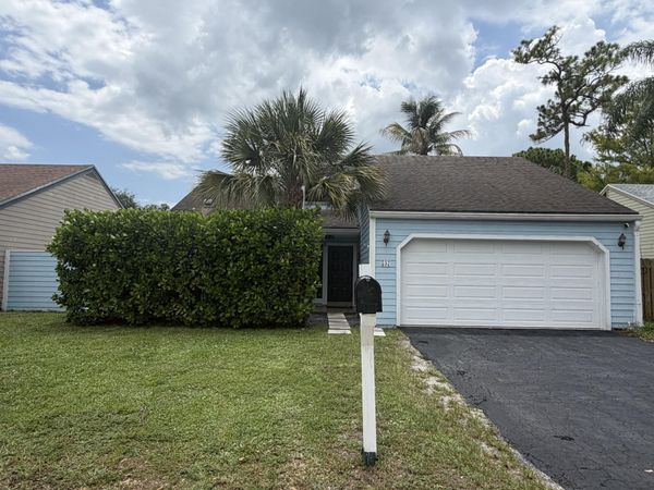 537 Goldenwood Way, Wellington, FL 33414
