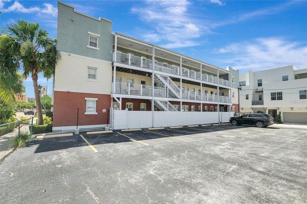 201 6th Street S, Unit 102, Saint Petersburg, FL 33701 Photo