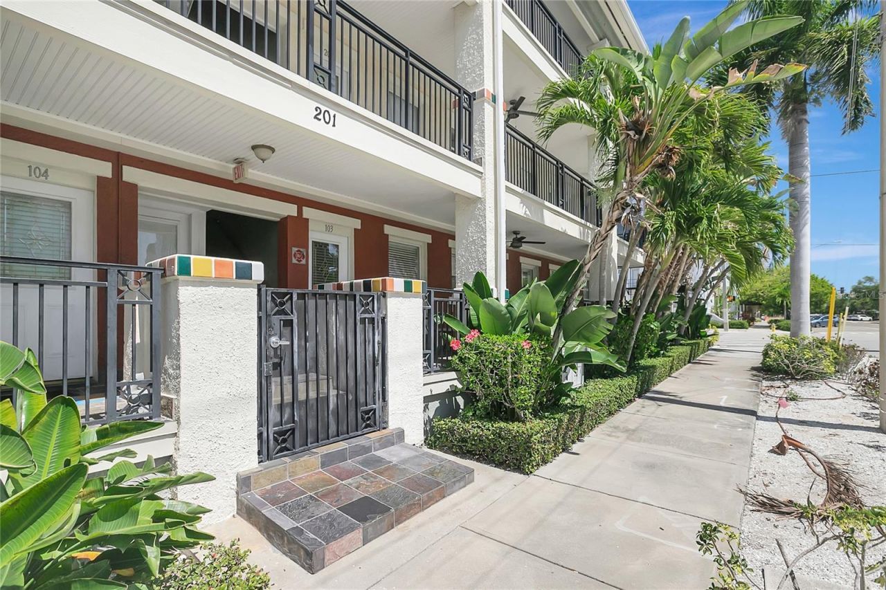 201 6th Street S, Unit 102, Saint Petersburg, FL 33701 Photo