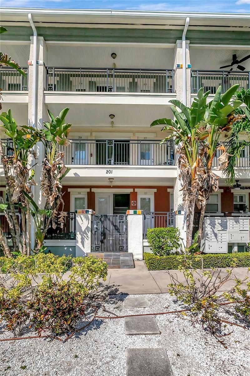201 6th Street S, Unit 102, Saint Petersburg, FL 33701 Photo
