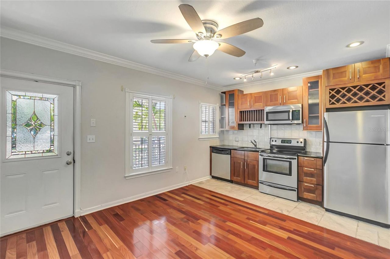201 6th Street S, Unit 102, Saint Petersburg, FL 33701 Photo
