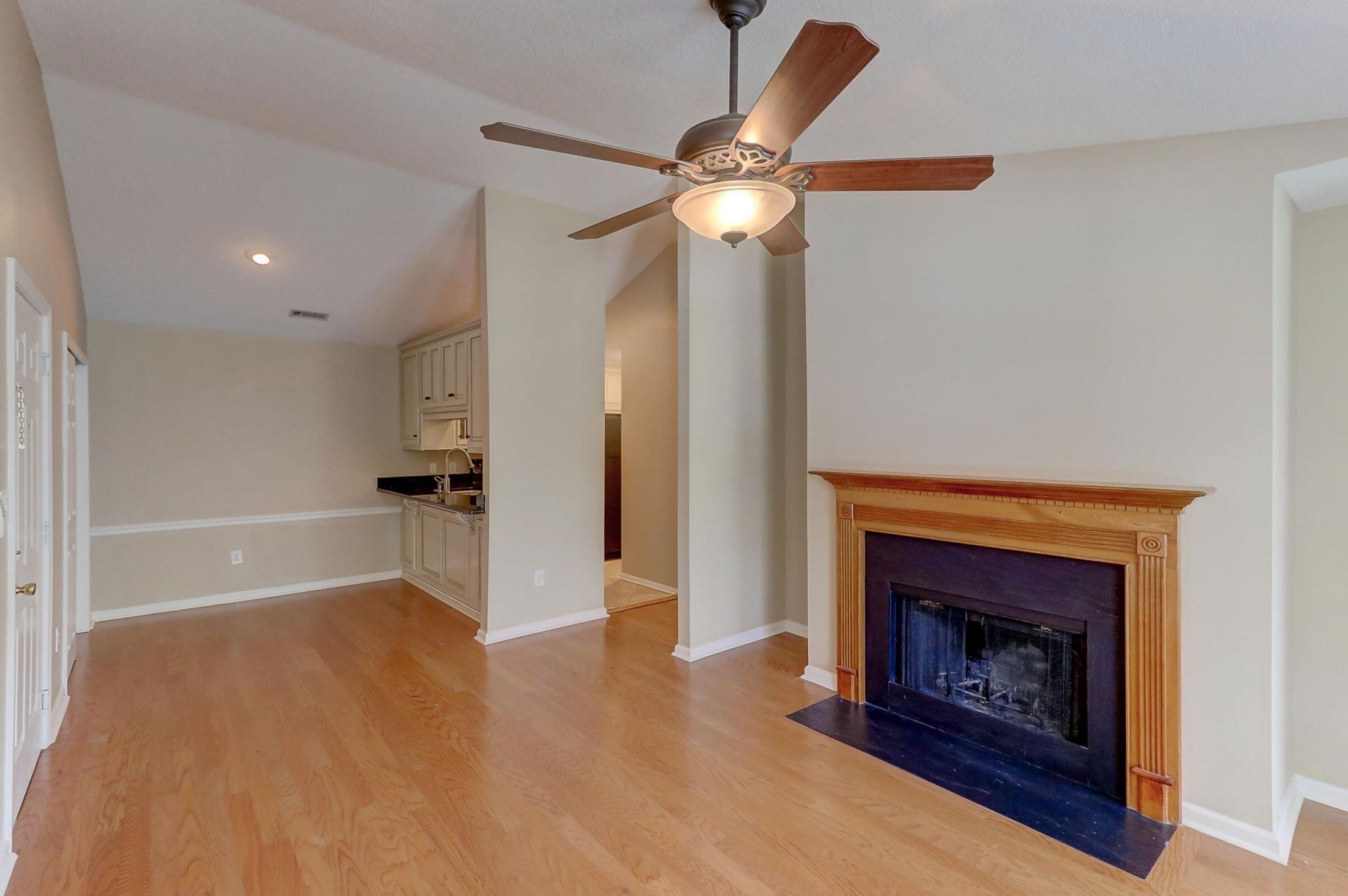 188 Midland Parkway Photo 5