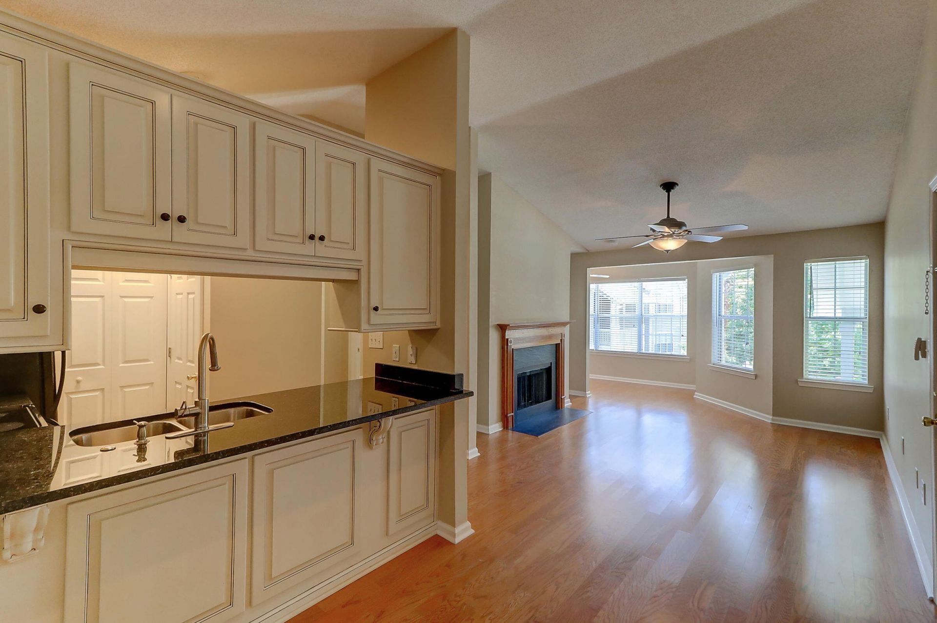 188 Midland Parkway Photo 7