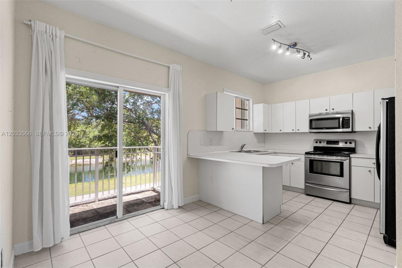 2741 NE 4th St , Unit 202, Homestead, FL 33033 Photo
