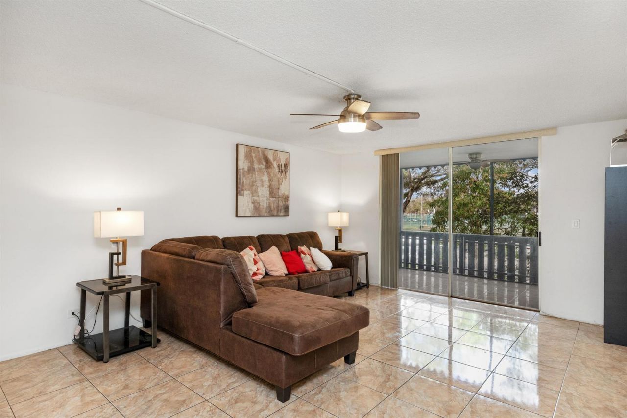 3710 Inverrary Drive , Unit 2g, Lauderhill, FL 33319 Photo