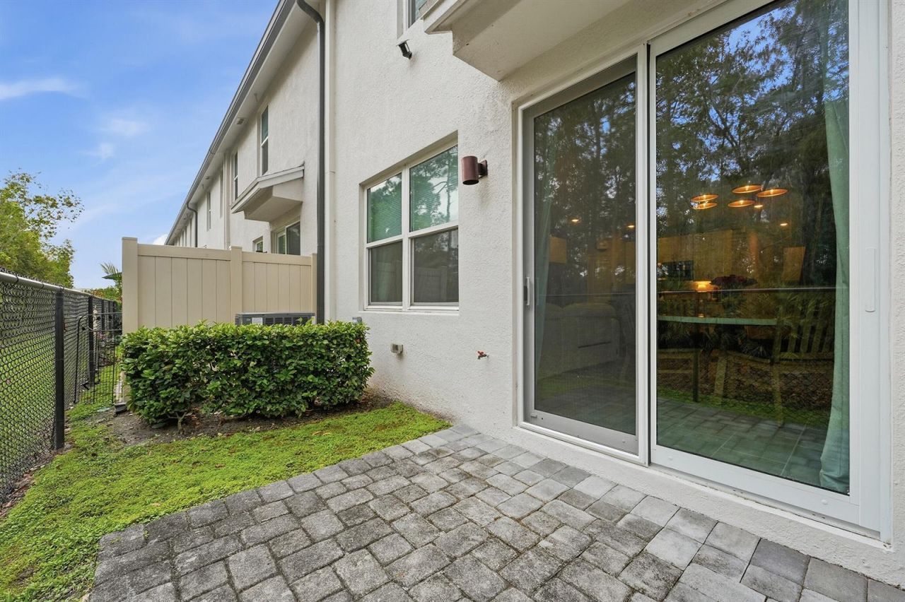 3905 SE Mentmore Lane , Stuart, FL 34997 Photo