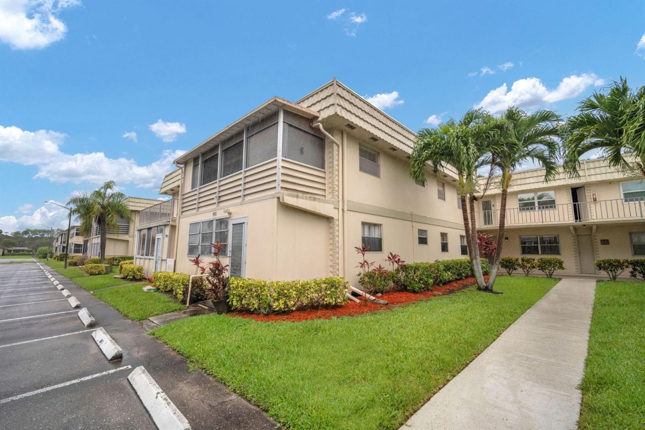 716 Saxony Place , Unit O, Delray Beach, FL 33446 Main Photo