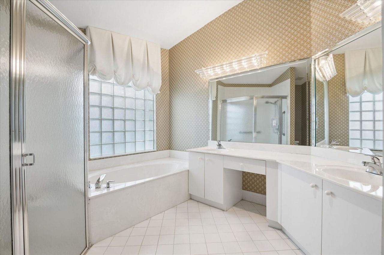 10884 Royal Caribbean Circle , Boynton Beach, FL 33437 Photo