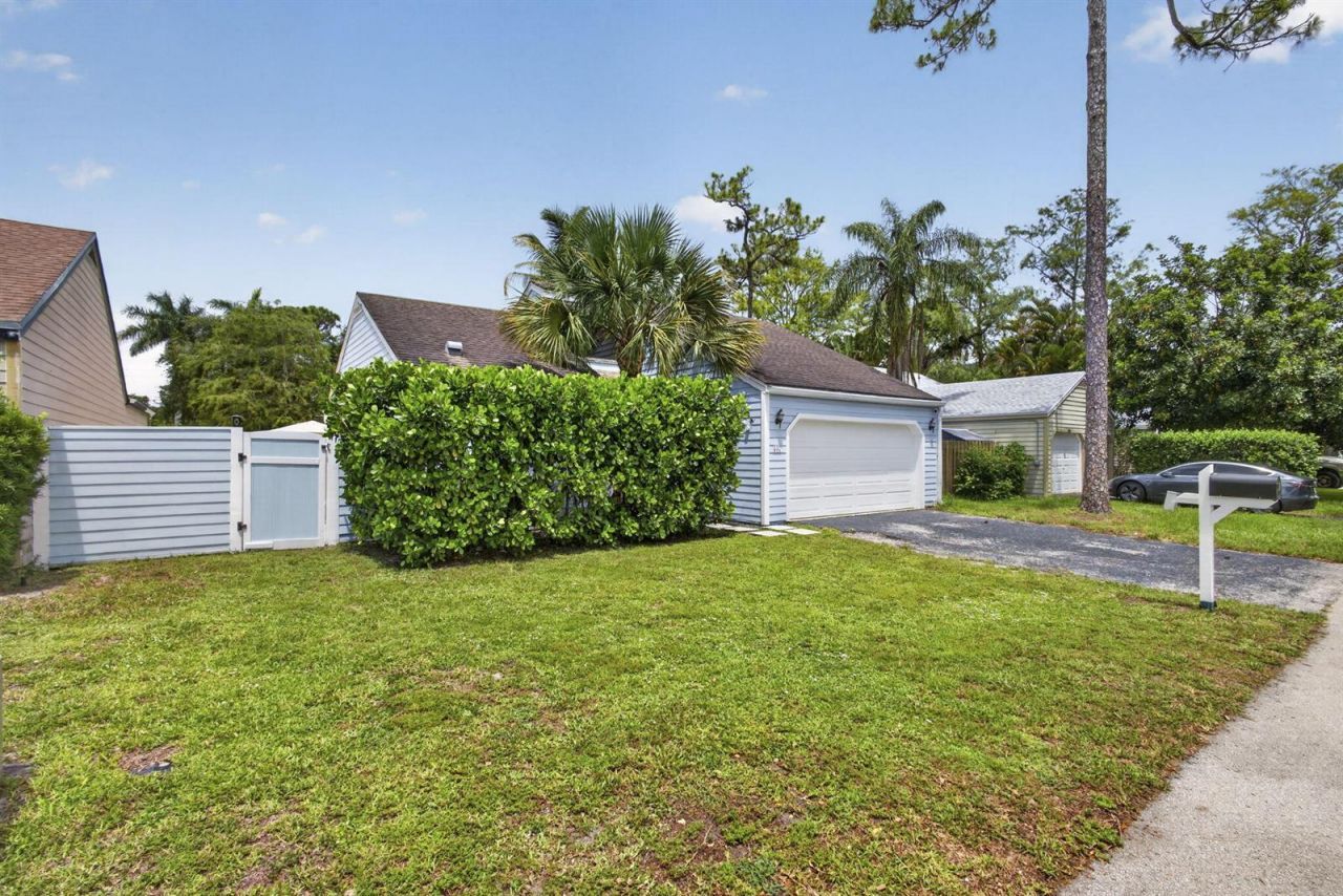 537 Goldenwood Way , Wellington, FL 33414 Photo