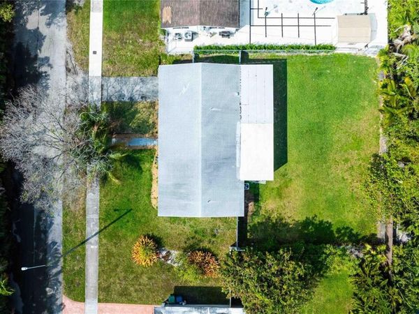 2515 NE 207th Street , Miami, FL 33180