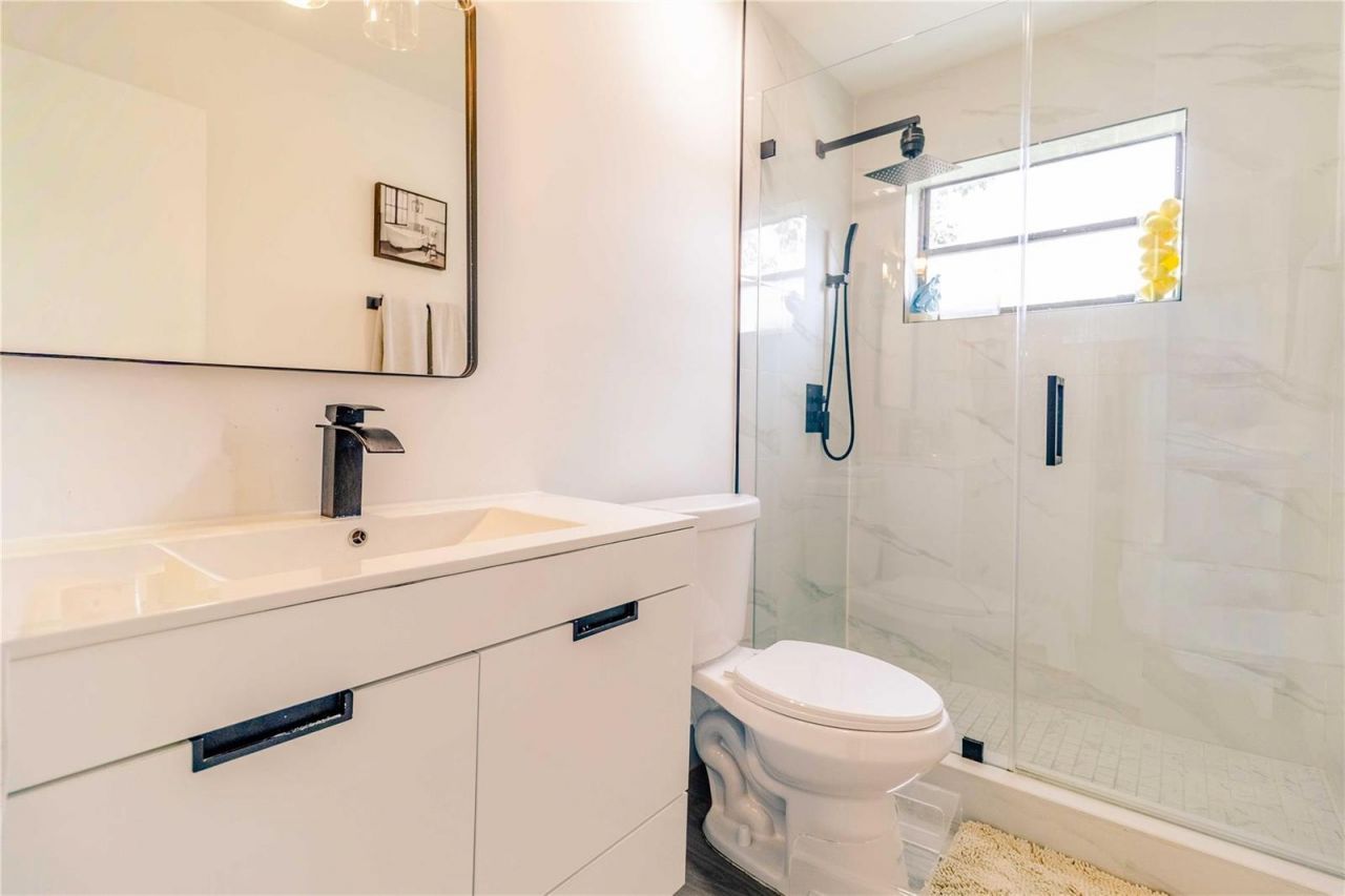 2515 NE 207th Street , Miami, FL 33180 Photo