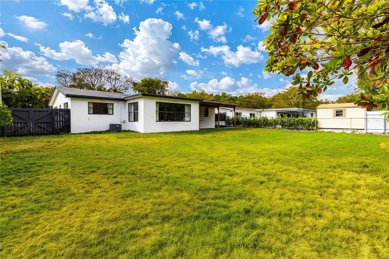 2515 NE 207th Street , Miami, FL 33180 Photo