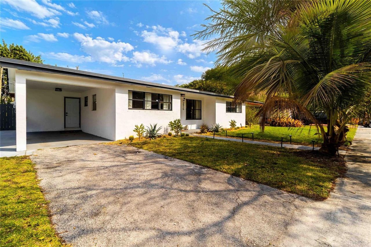 2515 NE 207th Street , Miami, FL 33180 Photo