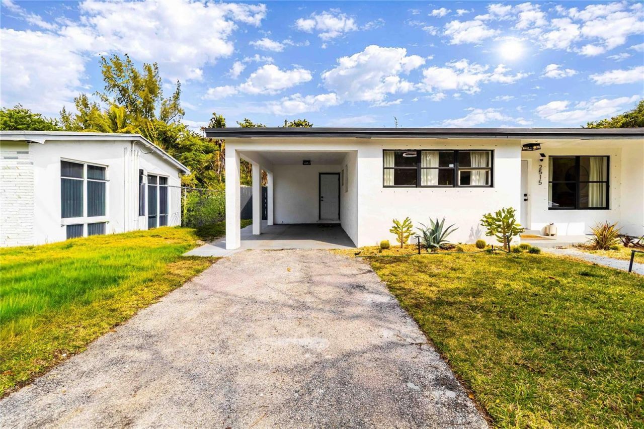 2515 NE 207th Street , Miami, FL 33180 Photo