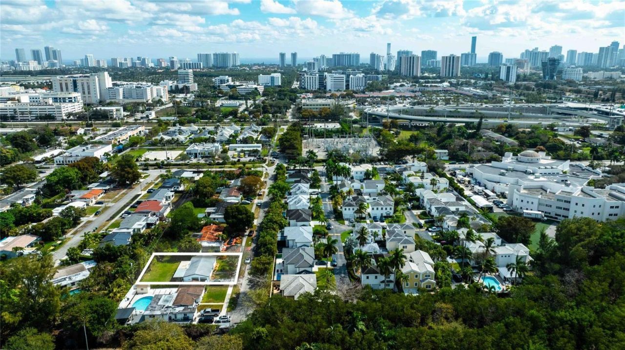 2515 NE 207th Street , Miami, FL 33180 Photo