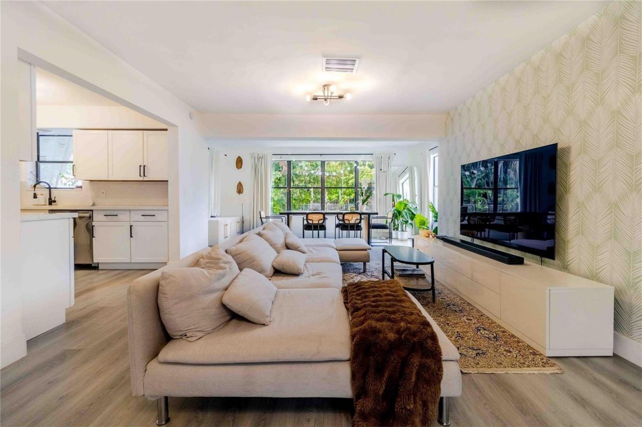 2515 NE 207th Street , Miami, FL 33180 Photo