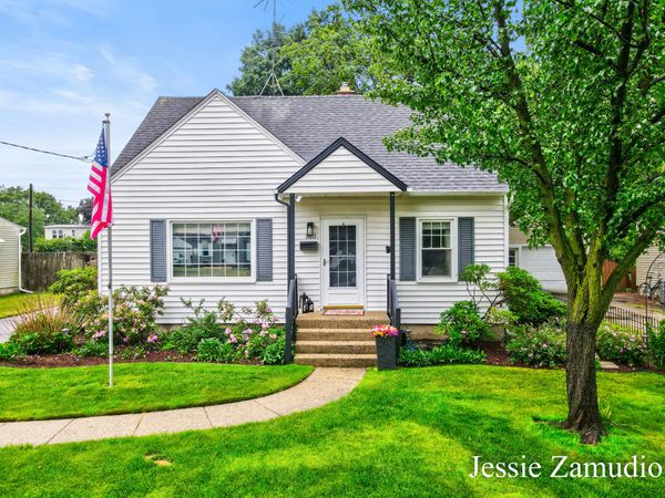 860 40th Street SW, Wyoming, MI 49509