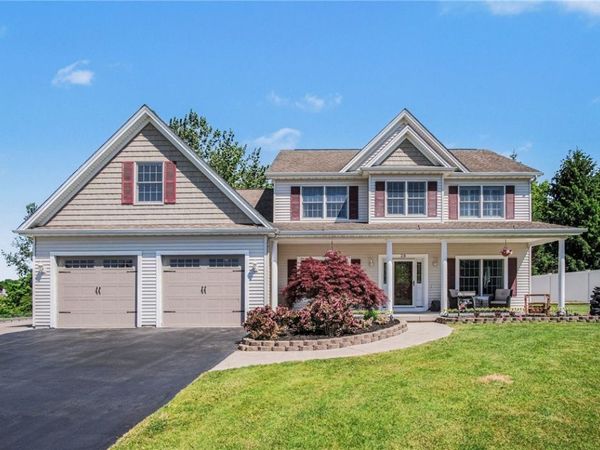 28 Countryside Dr , Hamlin, NY 14464