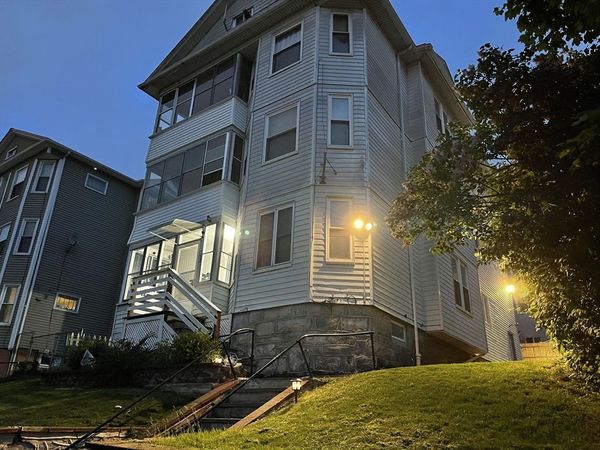 93 Sterling St, Worcester, MA 01610