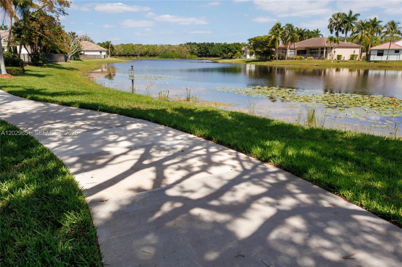 280 Landings Blvd, Unit 280, Weston, FL 33327 Photo
