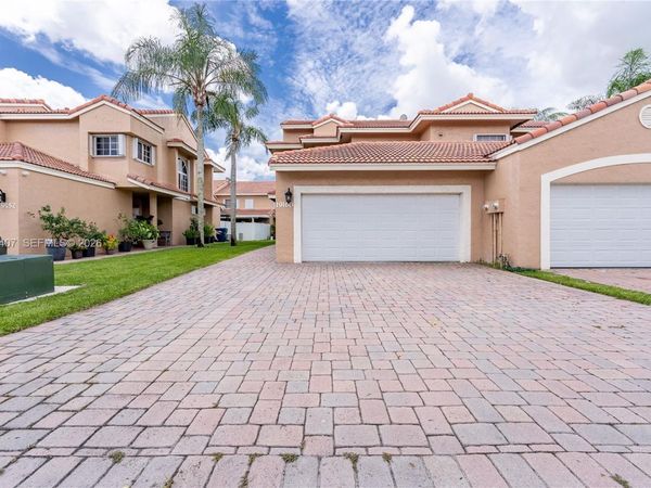 19160 NW 82nd Cir Ct , Unit 31L, Hialeah, FL 33015