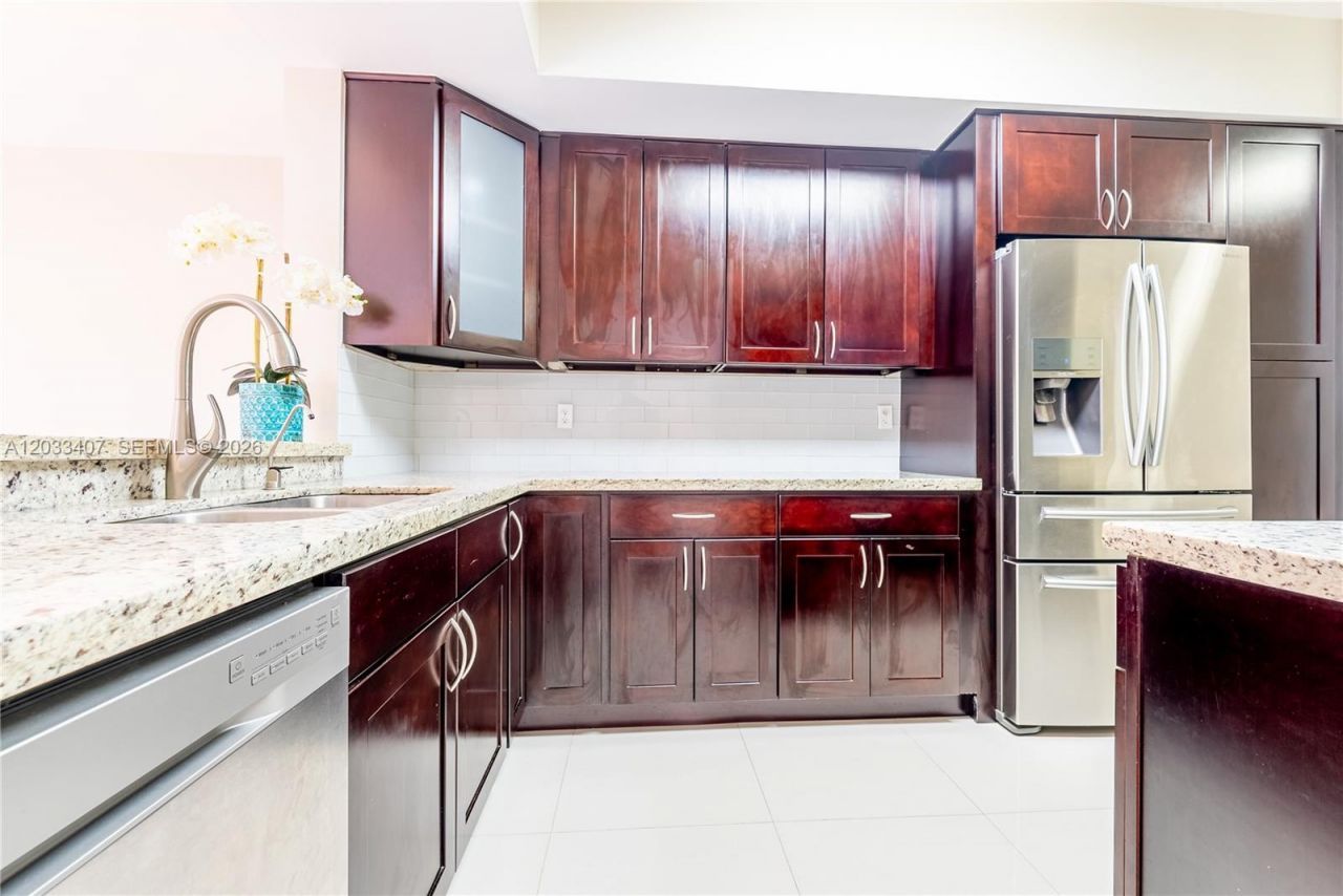 19160 NW 82nd Cir Ct , Unit 31L, Hialeah, FL 33015 Photo