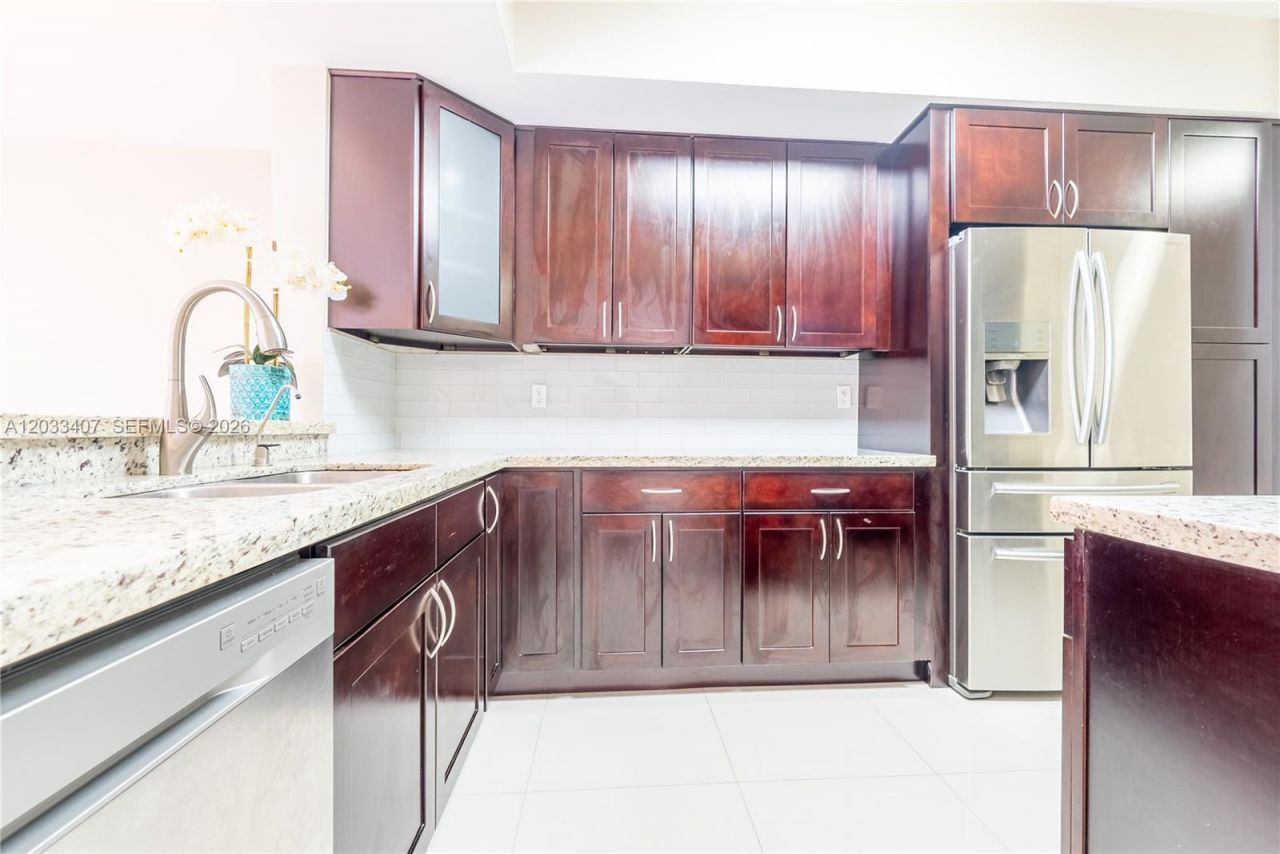 19160 NW 82nd Cir Ct , Unit 31L, Hialeah, FL 33015 Photo