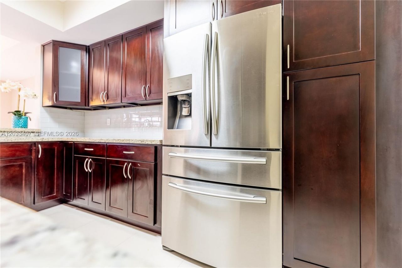 19160 NW 82nd Cir Ct , Unit 31L, Hialeah, FL 33015 Photo