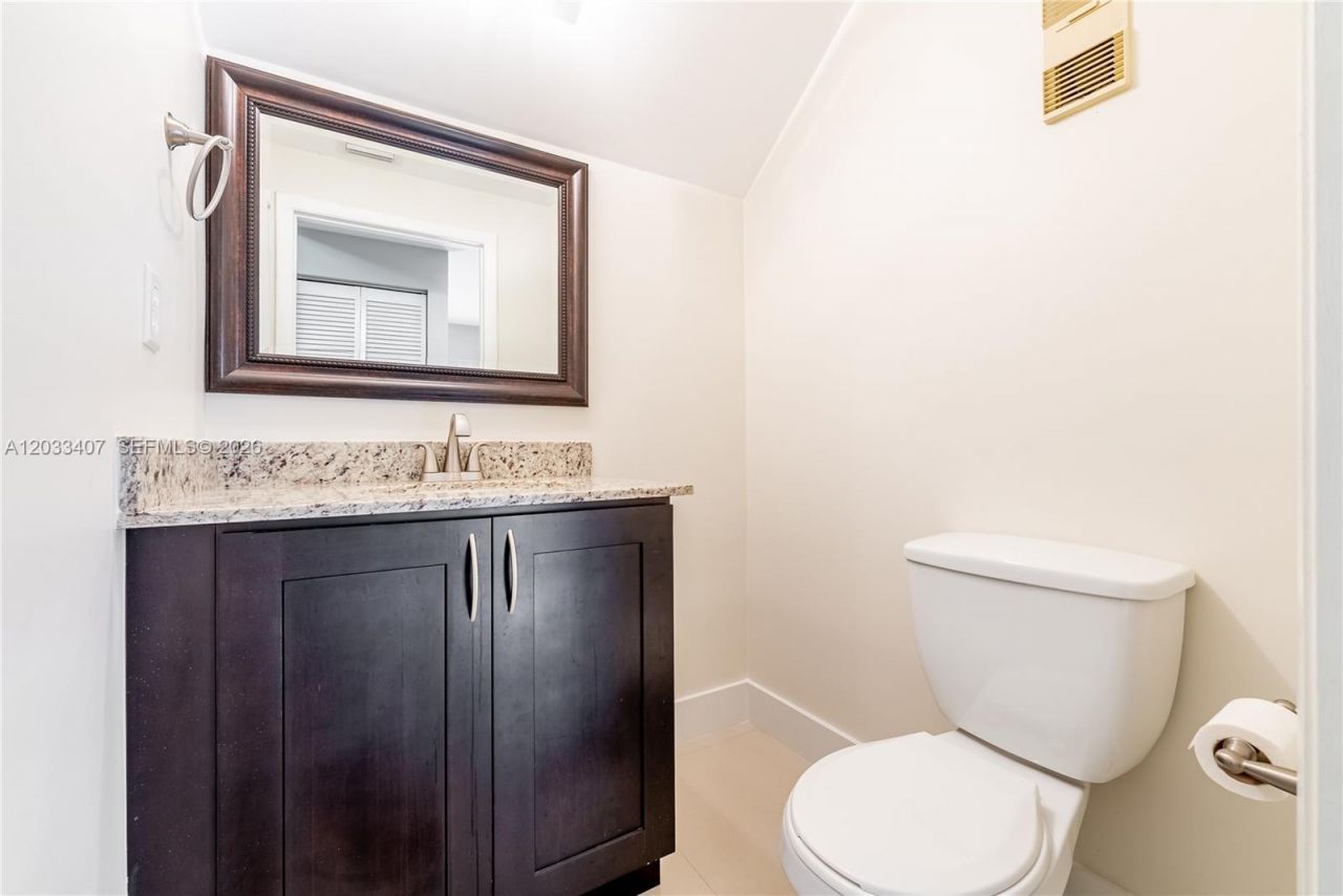 19160 NW 82nd Cir Ct , Unit 31L, Hialeah, FL 33015 Photo