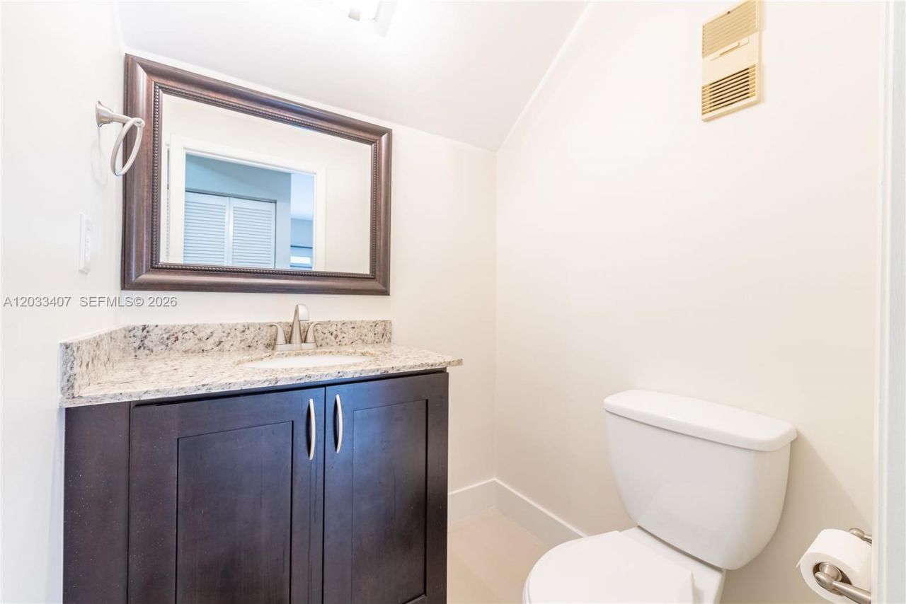 19160 NW 82nd Cir Ct , Unit 31L, Hialeah, FL 33015 Photo