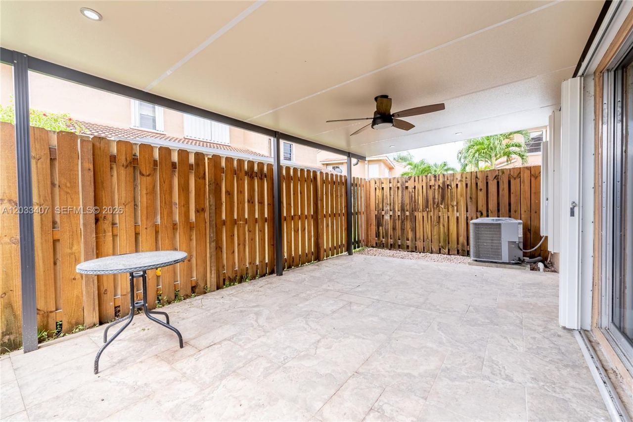 19160 NW 82nd Cir Ct , Unit 31L, Hialeah, FL 33015 Photo