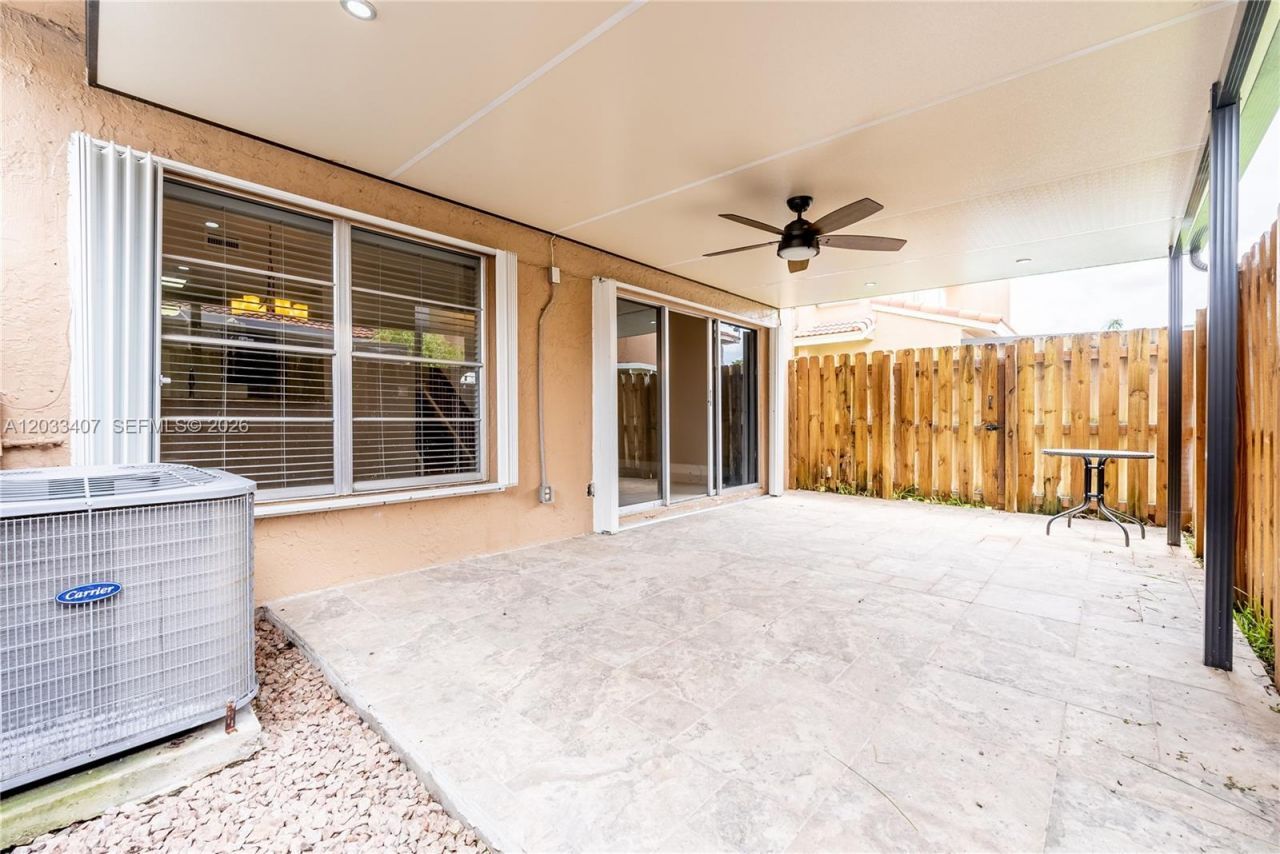 19160 NW 82nd Cir Ct , Unit 31L, Hialeah, FL 33015 Photo