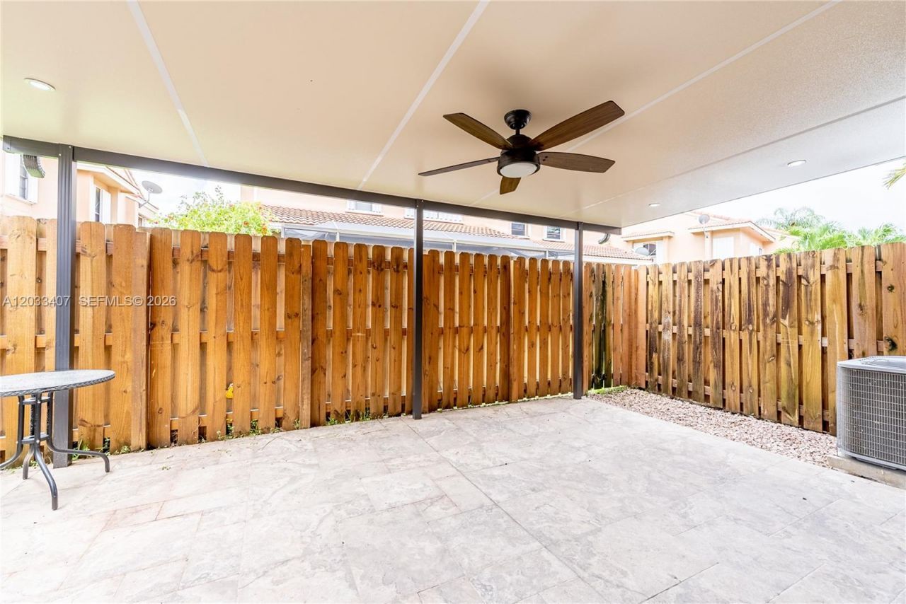 19160 NW 82nd Cir Ct , Unit 31L, Hialeah, FL 33015 Photo