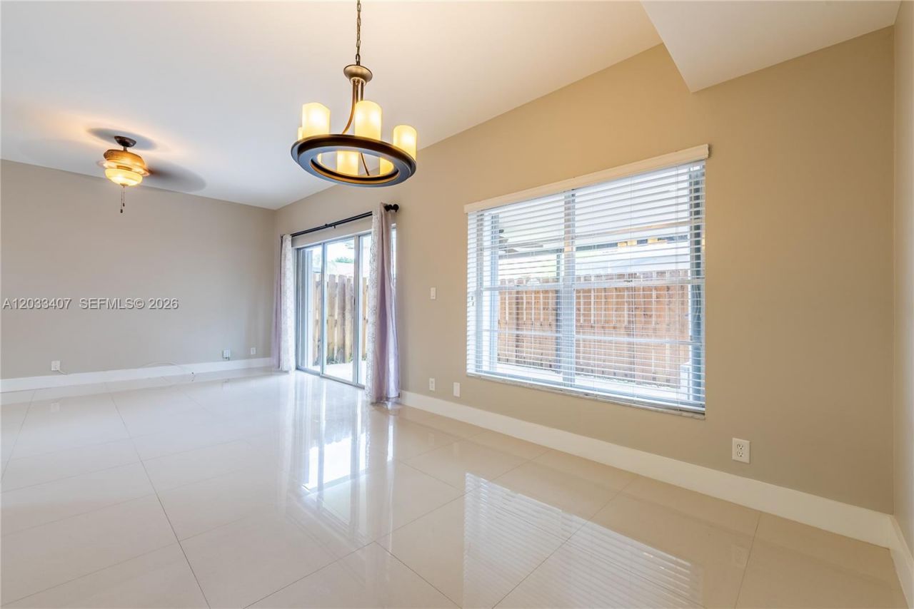 19160 NW 82nd Cir Ct , Unit 31L, Hialeah, FL 33015 Photo