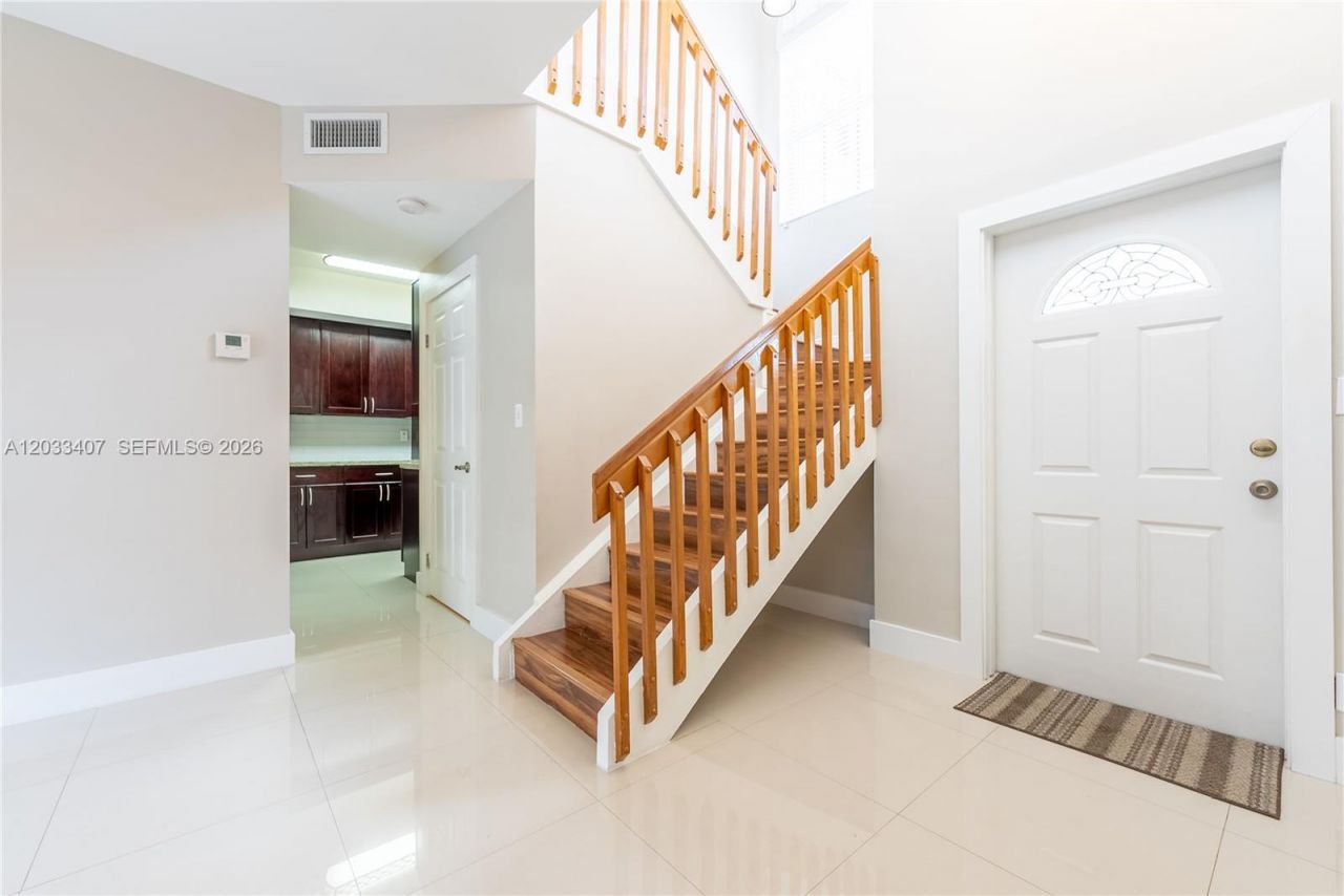 19160 NW 82nd Cir Ct , Unit 31L, Hialeah, FL 33015 Photo