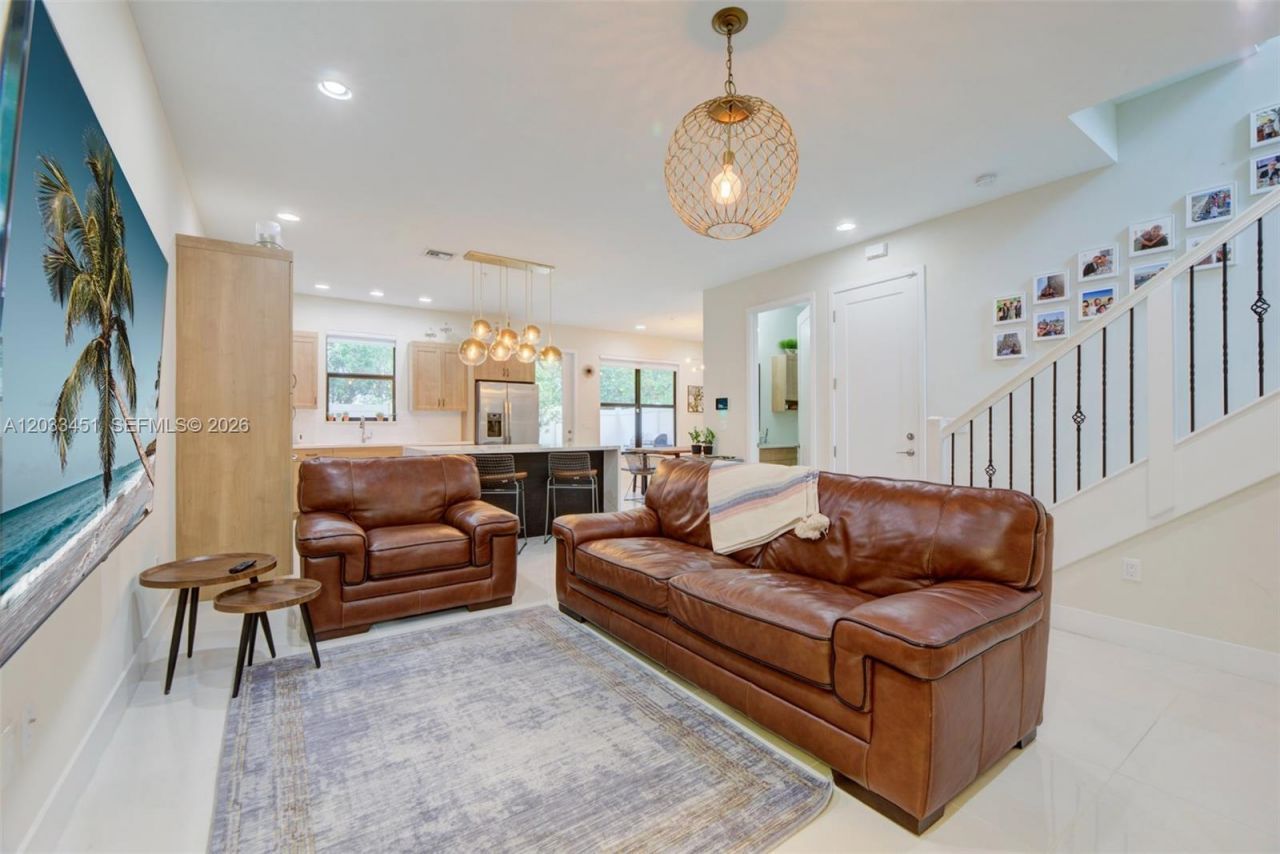 20930 NW 1st St , Pembroke Pines, FL 33029 Photo