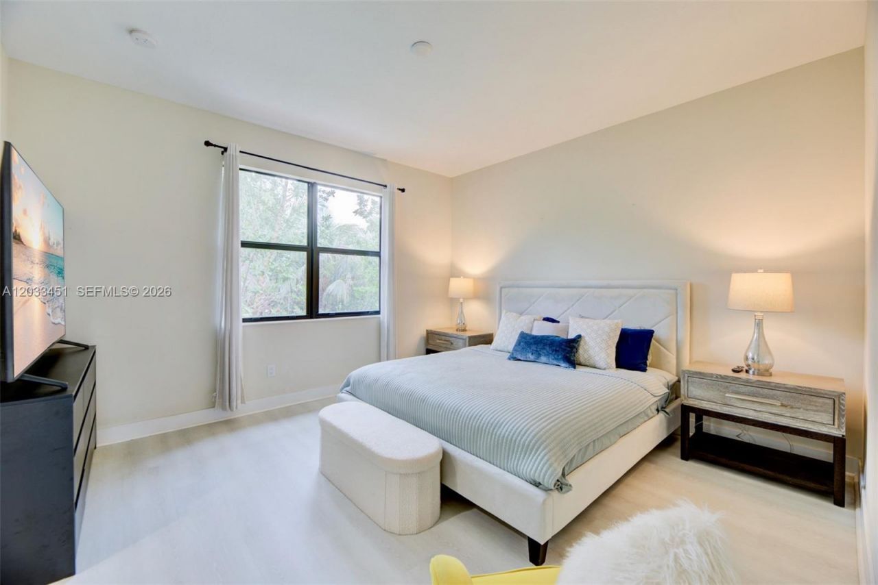 20930 NW 1st St , Pembroke Pines, FL 33029 Photo