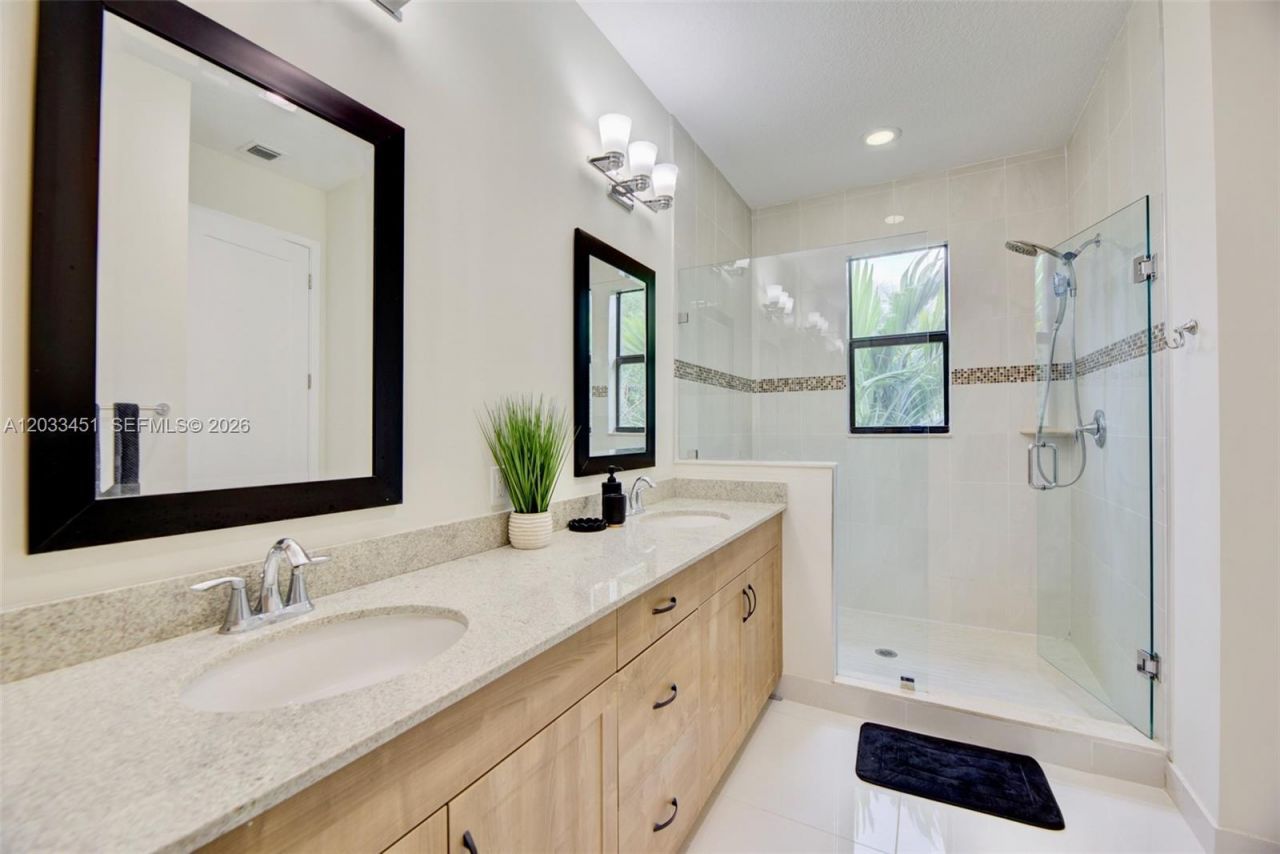 20930 NW 1st St , Pembroke Pines, FL 33029 Photo