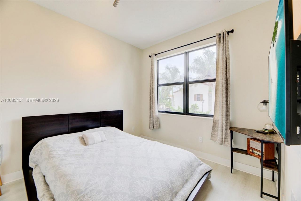 20930 NW 1st St , Pembroke Pines, FL 33029 Photo
