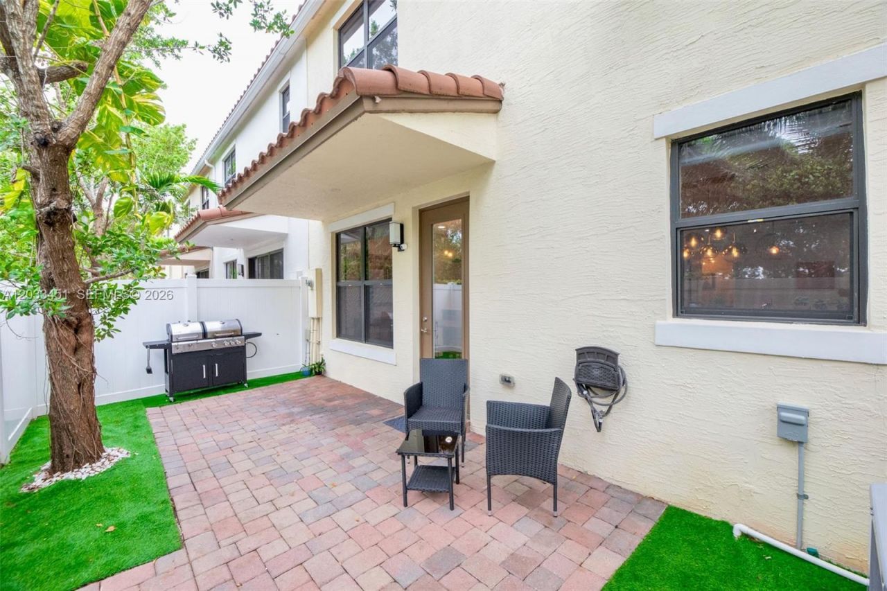 20930 NW 1st St , Pembroke Pines, FL 33029 Photo