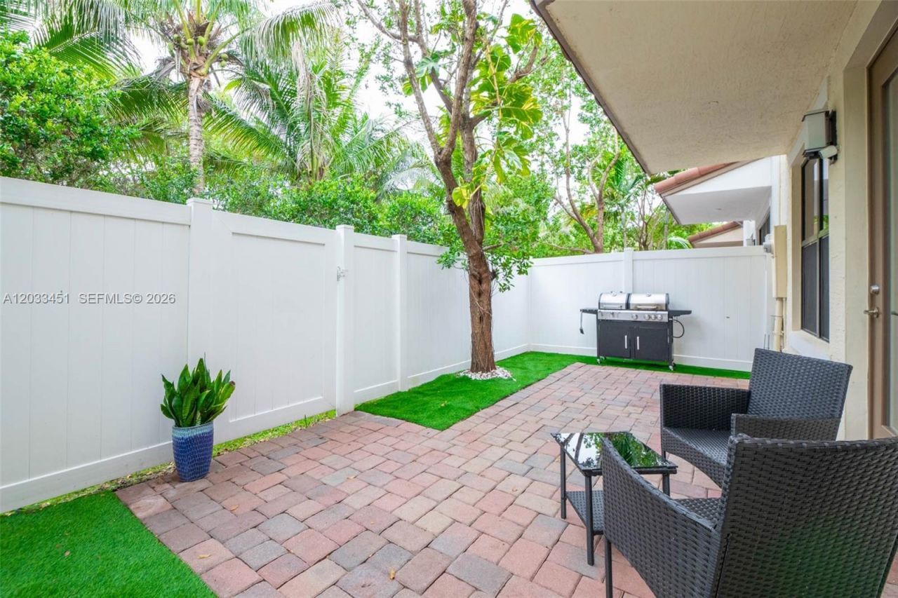 20930 NW 1st St , Pembroke Pines, FL 33029 Photo